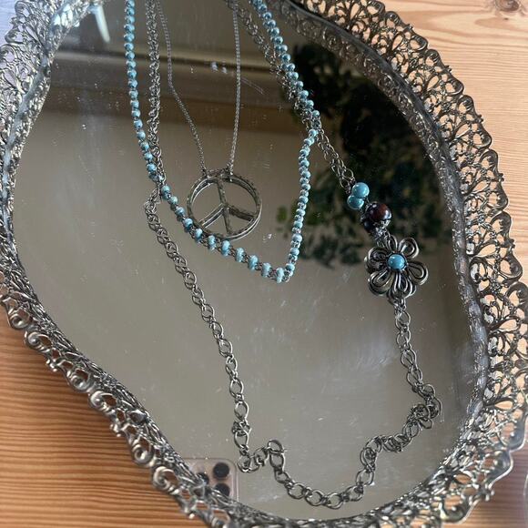 Women’s Layered Necklace Silver Peace Sign Floral Asymmetrical Y2K Early 2000s - Picture 3 of 3